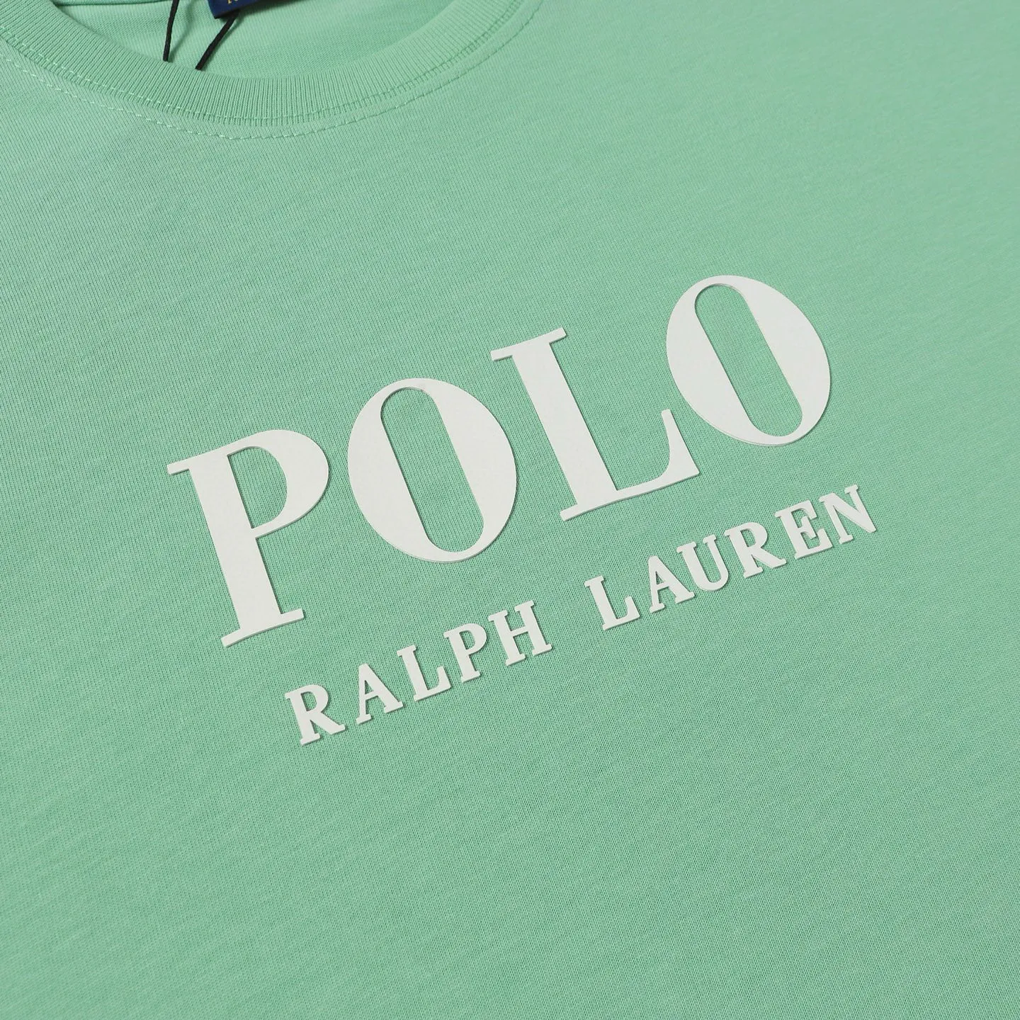 P126 Style number: 508 Ralph Lauren/Ralph Lauren 25ss new summer 3D silicone Polo embossed round neck T-shirt. The main logo on the neck has a QR code mark, which can be scanned for verification. It uses 3D silicone three-dimensional English letter logo embossing to distinguish low-low products on the market. 32 counts, 240g hydrophilic toner, 100% cotton fabric, comfortable and soft, highly breathable, focusing on high-end cost-effectiveness, needless to say good quality. Available in a variety of colors, both boys and girls can try this genderless style, giving them a yuppie tone in no time. Immerse yourself in your leisurely style, and have your own style in retro. Natural, vivid and very French romantic feelings, perfectly integrating youthful atmosphere and trend. Color: off-white, navy blue, dark green, light green Size: S-xL S Shoulder width 44 Bust 104 Sleeve length 23 Clothing length 72 M Shoulder width 45 Bust 108 Sleeve length 24 Clothing length 74 L Shoulder width 46 Bust 112 Sleeve length 25 Clothing length 76 xL Shoulder width 47 Bust 116 Sleeve length 26 Clothing length 78